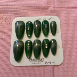 Beautiful, beautiful size medium green cat eye design just gorgeous nails 💅
